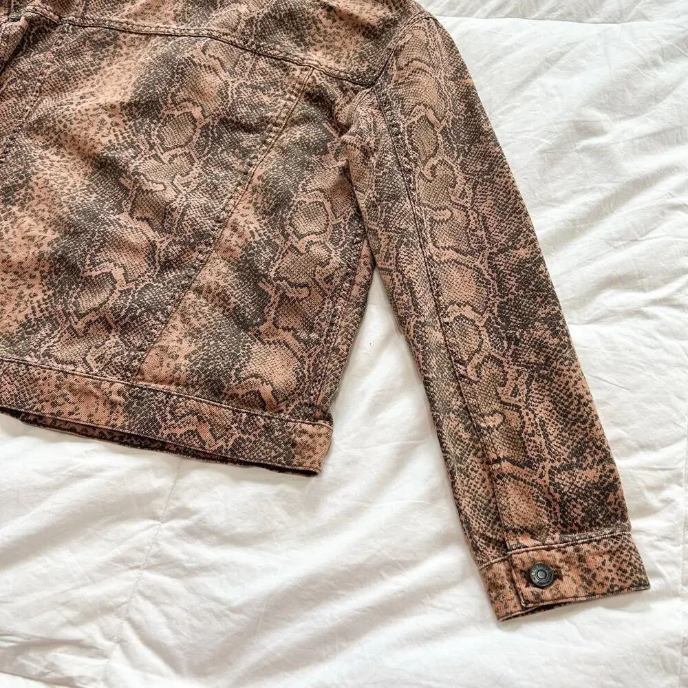 NWOT Free People Snake Trucker Jacket XS Brown Snakeskin Print Denim Cotton - Picture 13 of 14